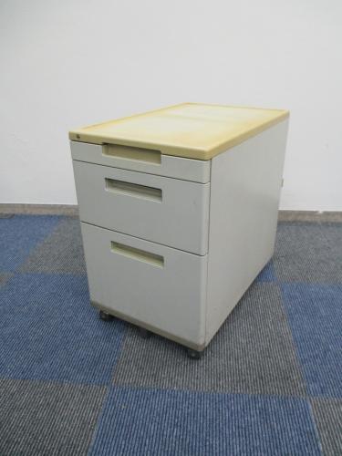 【おつとめ品】【日焼け有り】　コクヨ製　3段ワゴン　【中古事務机】
                                    中古
            