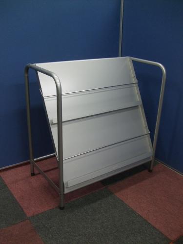 【限定１台】雑誌架入荷しました！
                                    中古
            