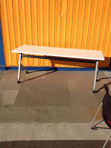 ■サイドスタックテーブル　■オカムラ　■人気のホワイト
                                    中古
            