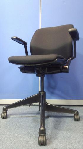 Steelcase製■カートチェア■スタッキング機能付■【ロット】【会議チェア】
                                    中古
            