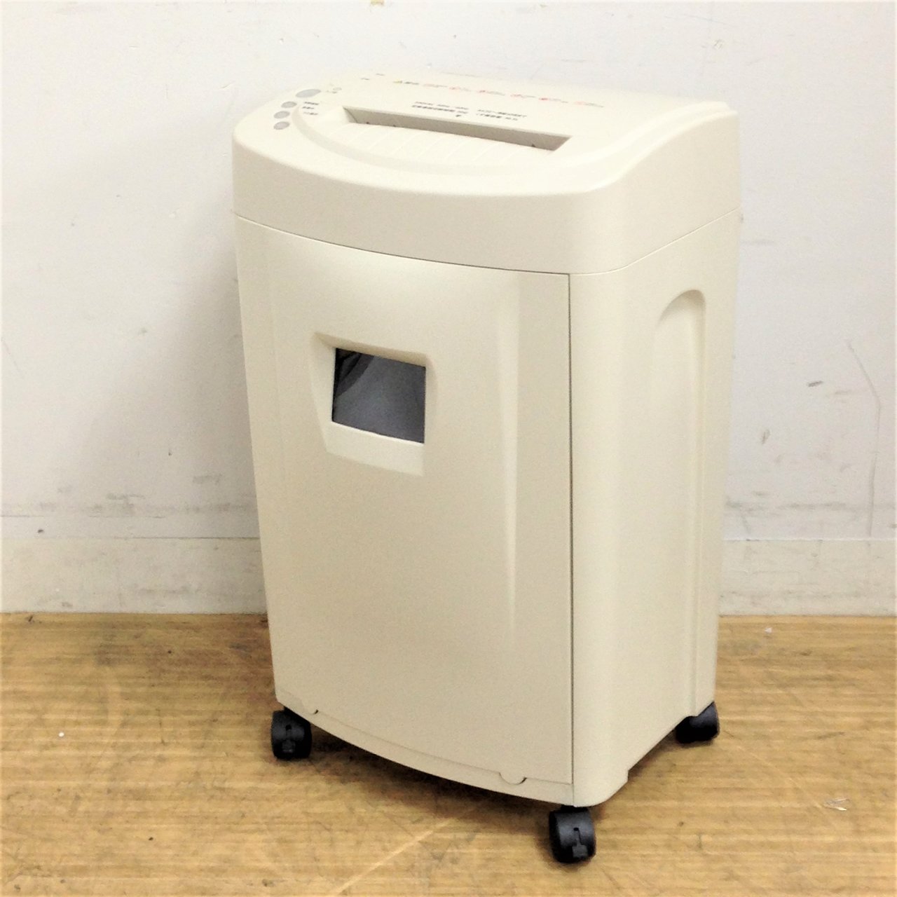 【サンプル展示中】お手頃サイズ・価格のマイクロカットシュレッダー！！　トライ　TR1002
                        TR1002
                                    新品
            