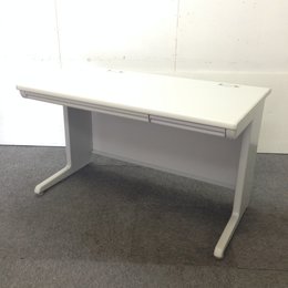 超定番の平机はオカムラ製のSDシリーズです。揃えやすいので今後もお勧めです。傷がつきにくく頑丈です。【倉庫在庫品】