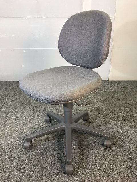 【中古】ジャスト   ウチダ（UCHIDA) 肘無ローバックチェア