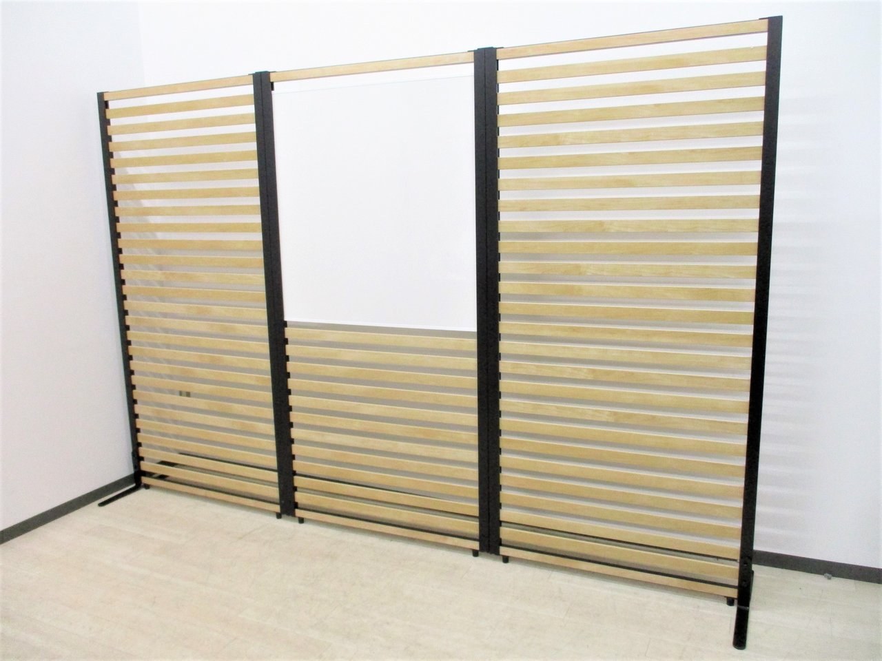 【流行りの黒と木目パーテーション！】今この組み合わせが売れています！
                        ー
                                    新品
            