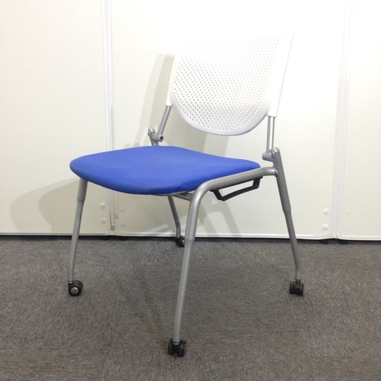 【中古】プロスタック  8139ZZ 2527 オカムラ（okamura） スタッキングチェア