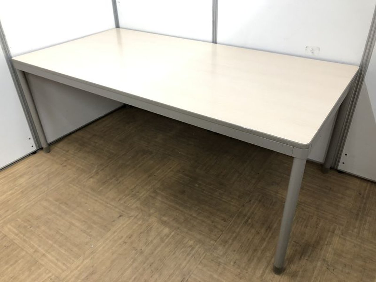 【温もりのある木目天板】幅1800サイズの6人掛けミーティングテーブル【最大8名での使用可能】
                        その他シリーズ
                                    中古
            