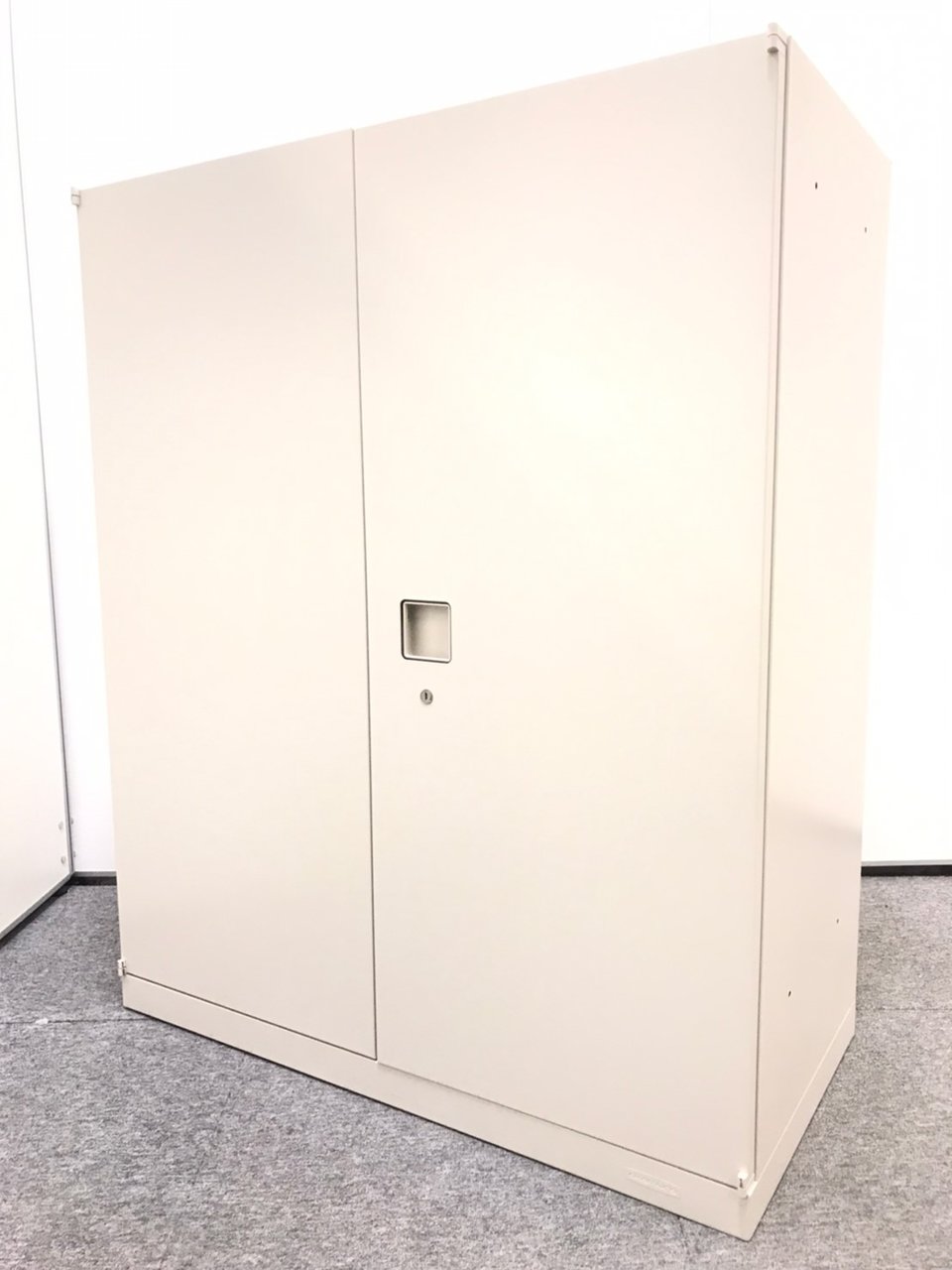 両開き書庫｜オカムラ(okamura)｜レクトライン｜定番シリーズ
                        レクトライン 
                                    中古
            