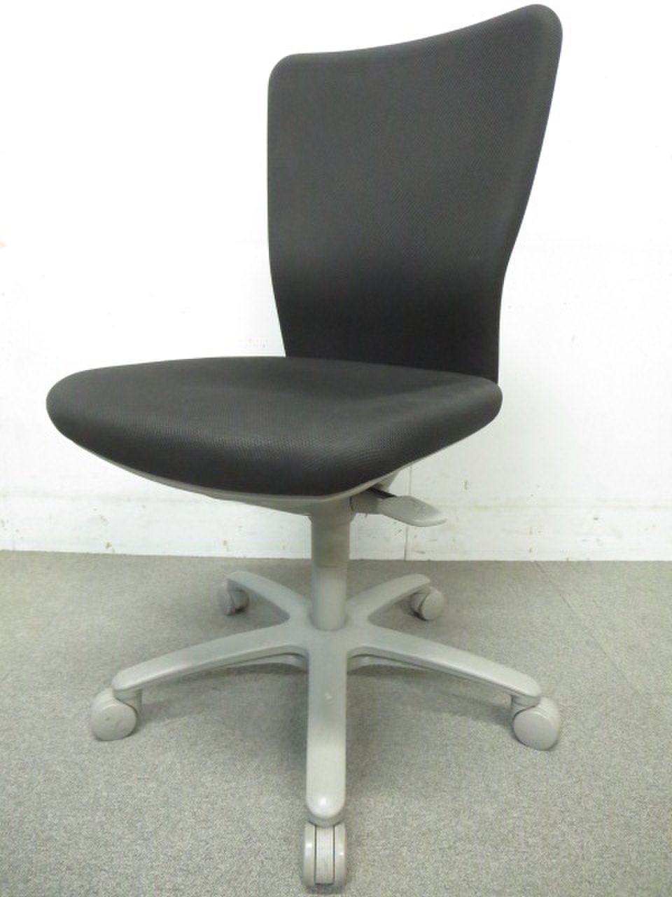 【肩までサポートするハイバックタイプ！】■カロッツァチェア　ブラック　ハンガー付　おつとめ品【D】
                        カロッツァ 
                                    中古
            