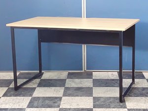 ウッド調カラーのワークデスク　流行の新品をお安く！