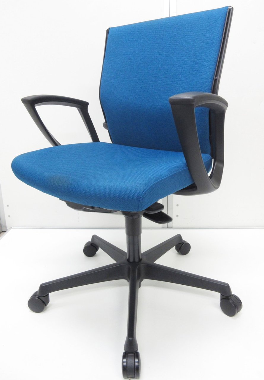 【肘付】【落ち着いた色合いの多機能チェア入荷】オカムラ/エスクード/ターコイズブルー
                        エスクード（クッション） 
                                    中古
            