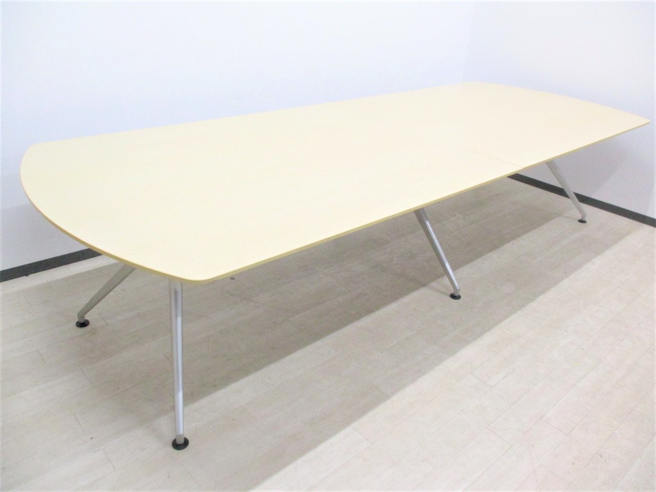 【新品定価27万円が半額以下！】イトーキの高級テーブル入荷！
                        DDD 
                                    中古
            