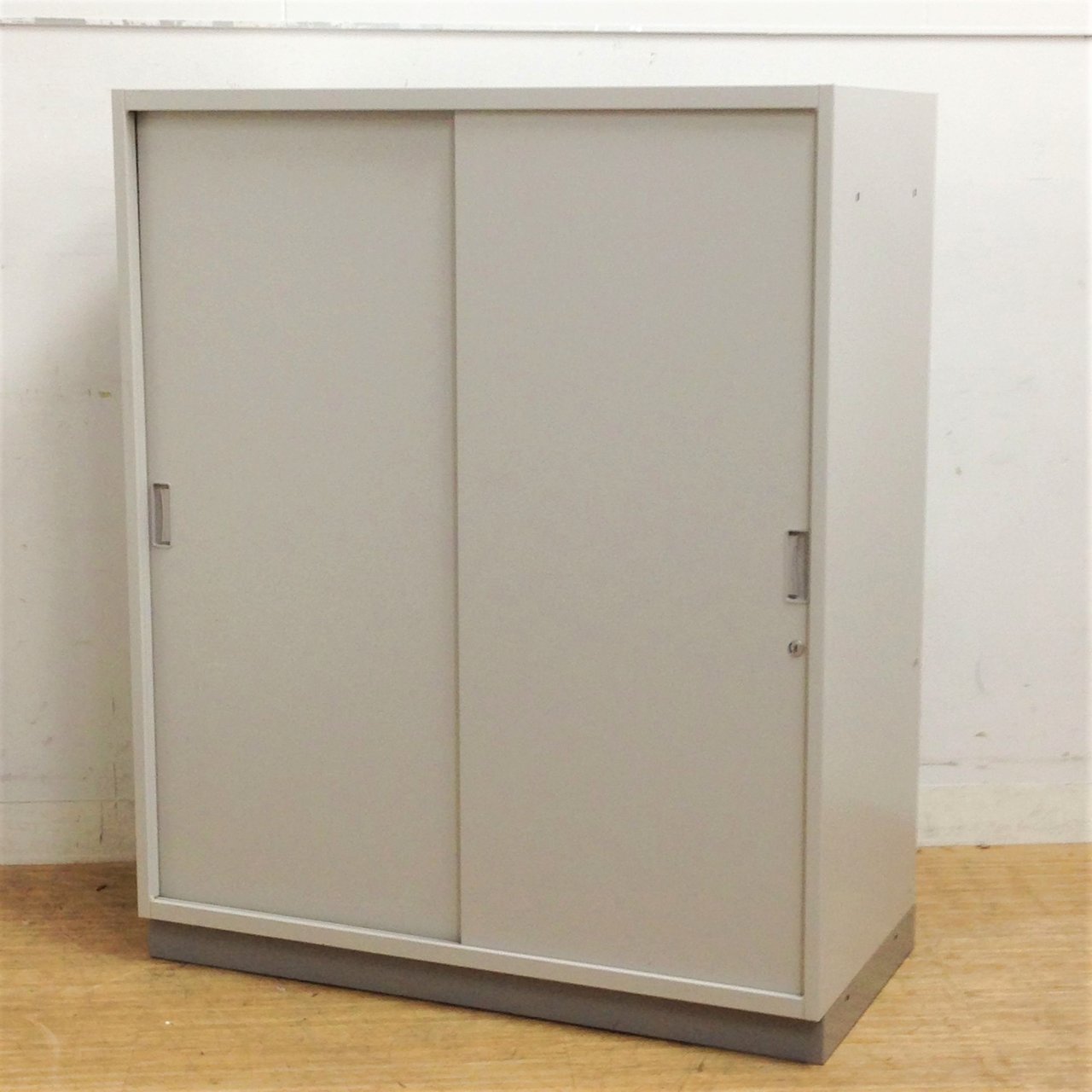 引き違い戸｜スタンダード　イトーキ　シンライン　鍵付き　介護・福祉などの企業様は鍵付き書庫が必須！
                        シンライン 
                                    中古
            