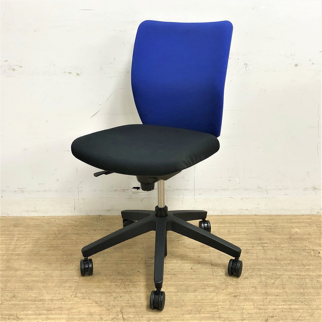 数量あります！ロングストローク上下・フリーシンクロ機構｜ウチダ　エポチェア｜ツートンカラー
                        エポ 
                                    中古
            