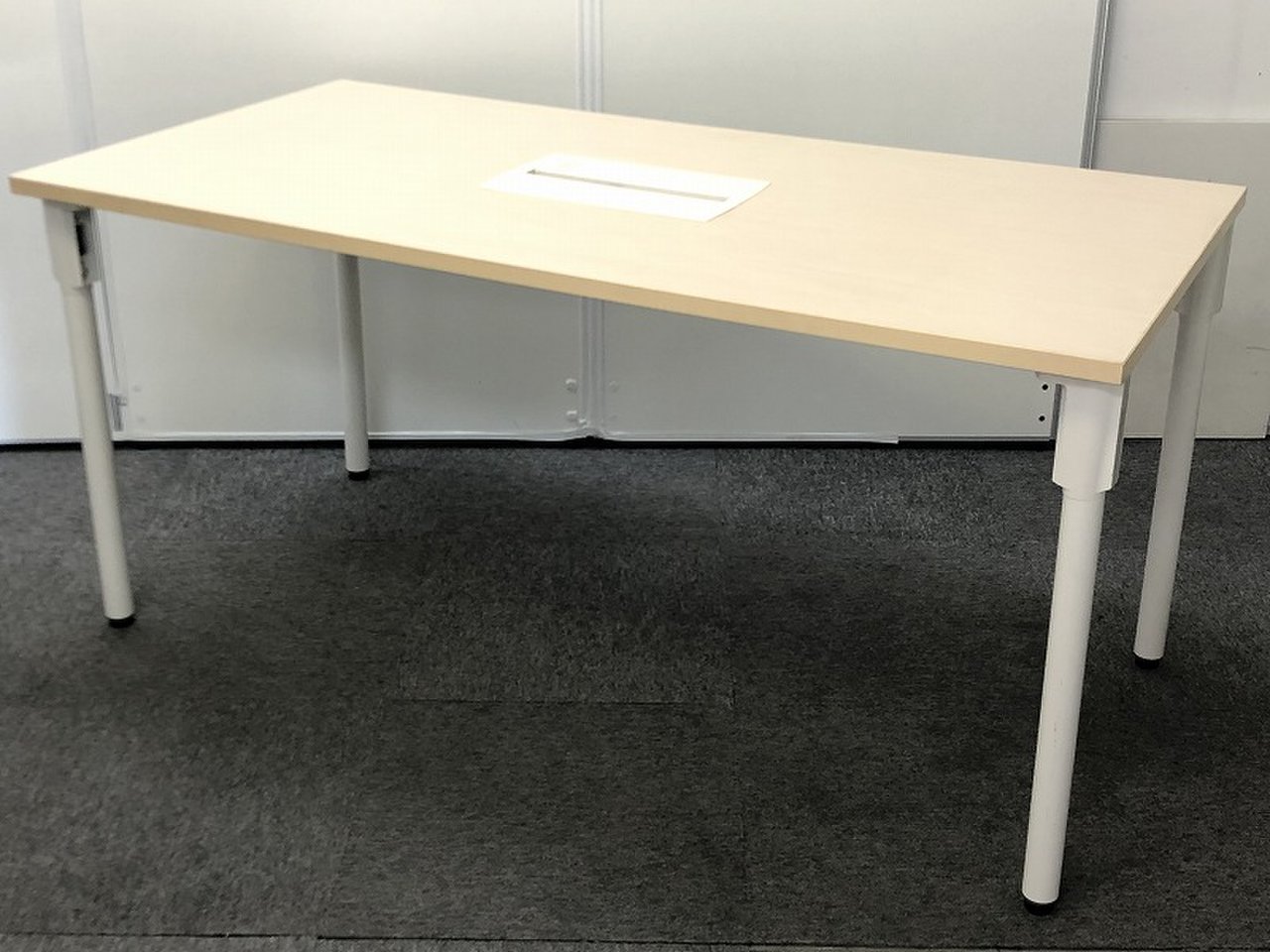 実用性にも優れている、【おしゃれテーブル！！】が入荷！！色合いも良い！！
                        その他シリーズ
                                    中古
            