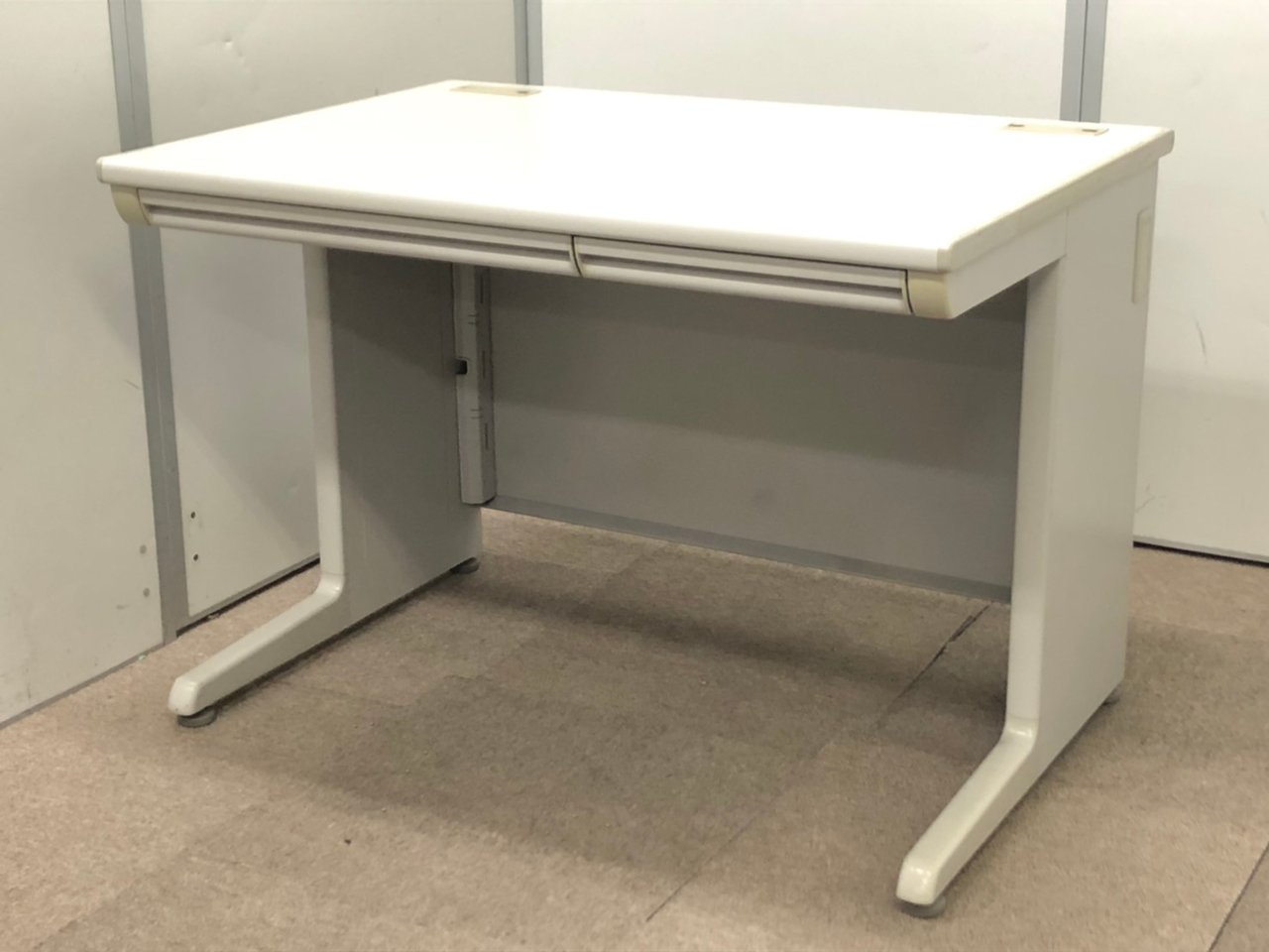 【配線カバー欠品のため特価】【残り僅か!!】超定番のシリーズ!!幅1,000mmのコンパクトサイズ!!
                        SDデスクシステム 
                                    中古
            