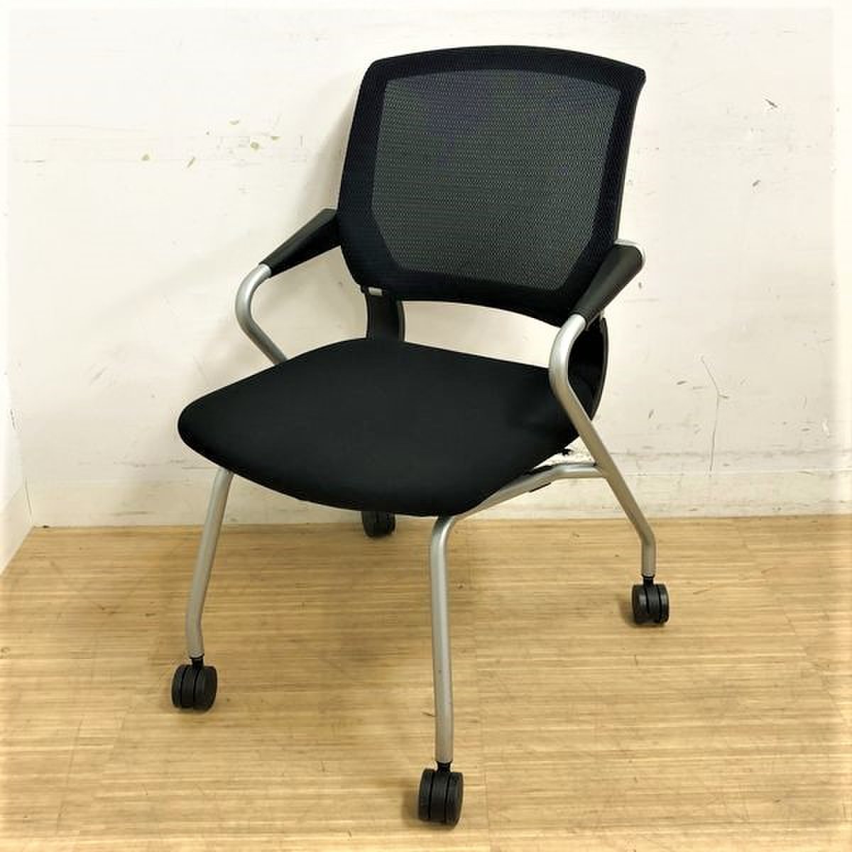 【在庫入替価格】平行スタックで収納面にも配慮！コクヨ　サテリテ　ブラックメッシュ　
                        サテリテ（キャスタータイプ） 
                                    中古
            