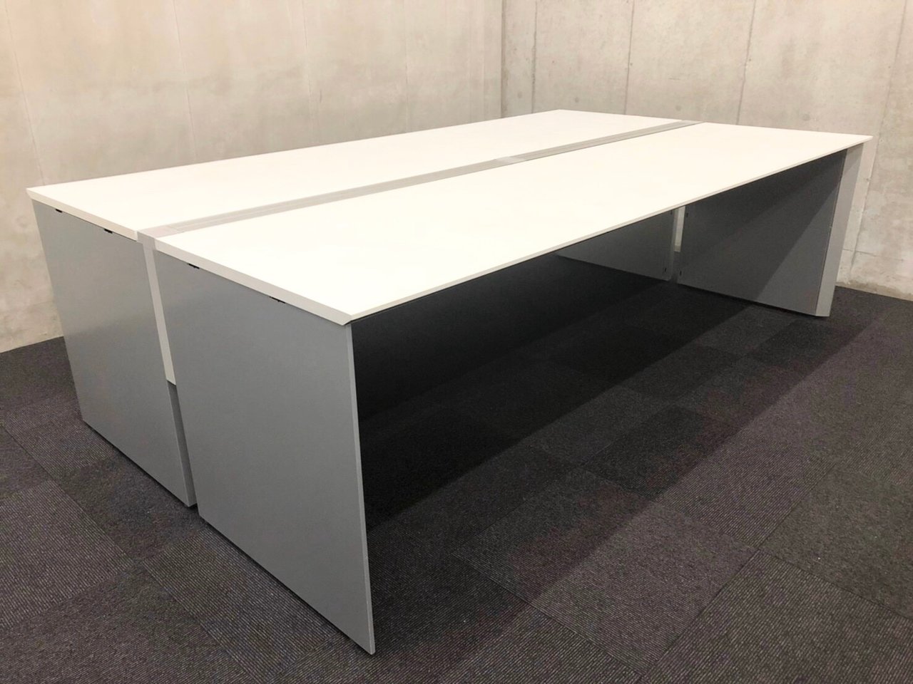 白×銀のカラーリングが人気の秘訣！デザイン性に優れたワークデスク入荷！【倉庫在庫品】
                        ワークヴィスタ 
                                    中古
            