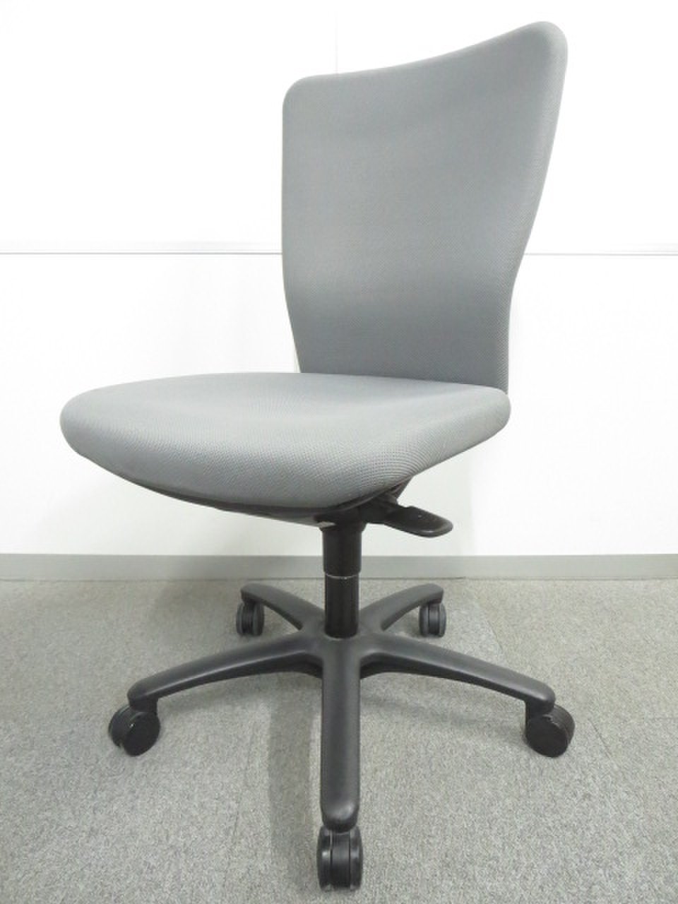 【ハイバックでリラックス！】■オカムラ製　カロッツァチェア　グレー【おつとめ品】【D】
                        カロッツァ 
                                    中古
            