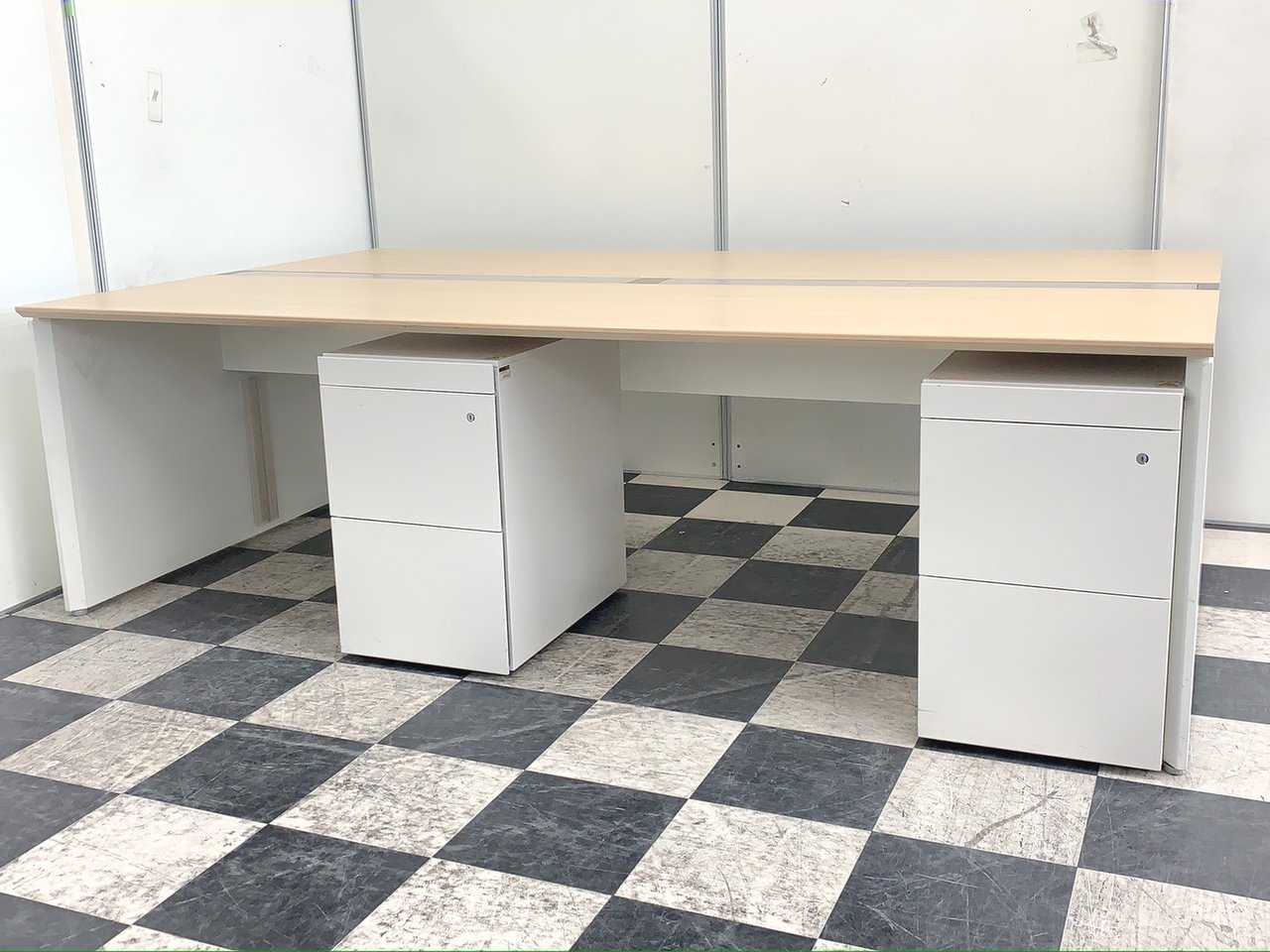 【今大人気の組合せ】デスク1台とワゴン4台がセットでお得に！
                        プロユニットフリーウェイ 
                                    中古
            