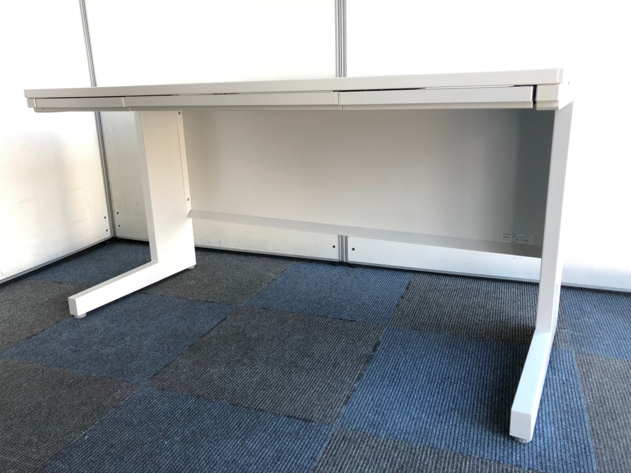 【広々使え快適なサイズ】今なら16台揃います！
                        スカエナ デスク 
                                    中古
            