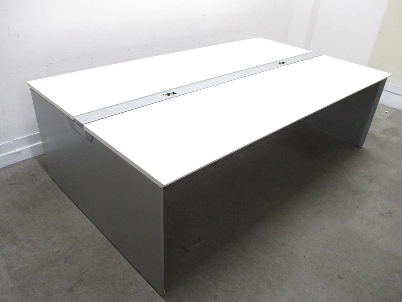 【倉庫在庫品】人気のホワイト天板！｜固定席を作らず働きやすいオフィスに！4～6人用としてオススメ
                        プロユニットフリーウェイ 
                                    中古
            