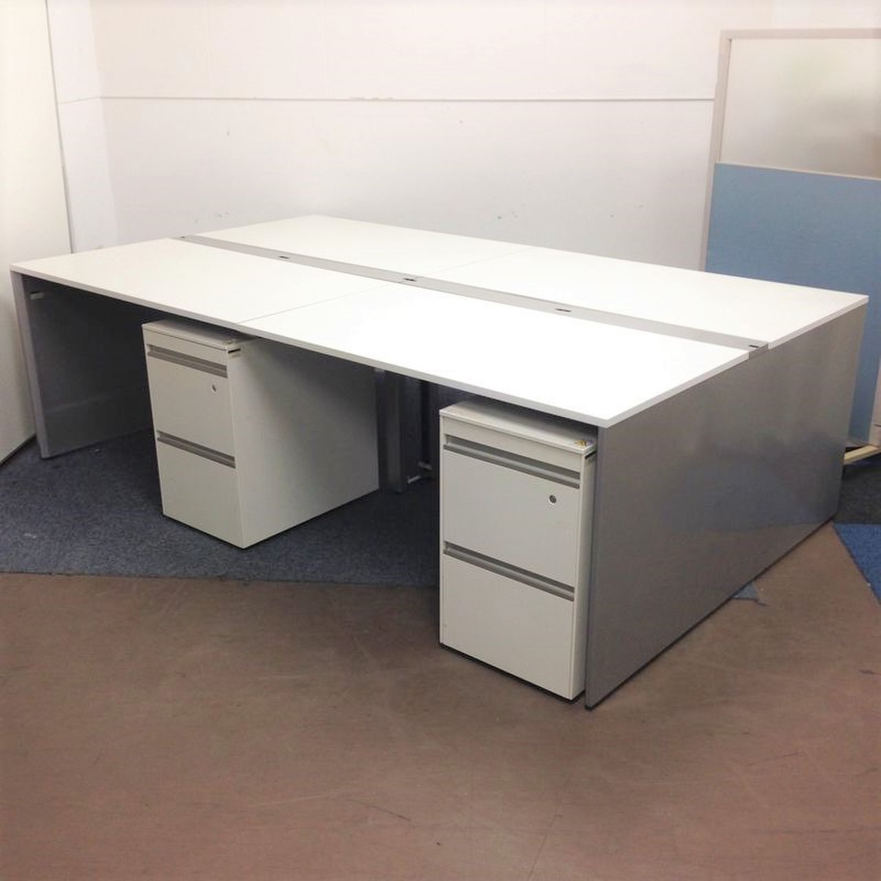 【倉庫在庫品】【フリーアドレスデスク+ワゴンのセットをお買い得価格にて！/4人用としてオススメ
                        インターリンク 
                                    中古
            