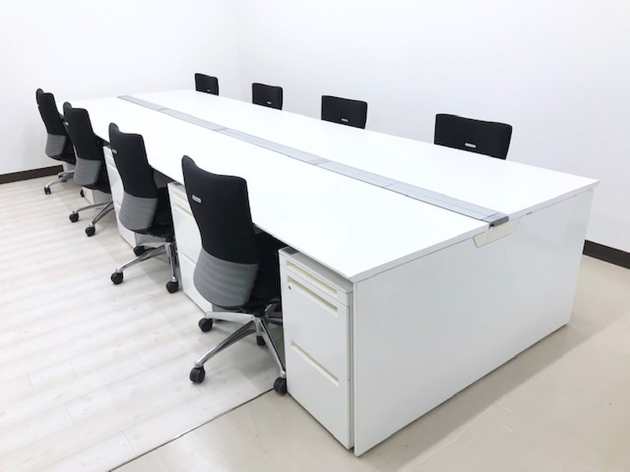 【倉庫在庫品】【デスク+ワゴン+チェアのセット】/8人用としてオススメ
                        プロユニットフリーウェイ 
                                    中古
            