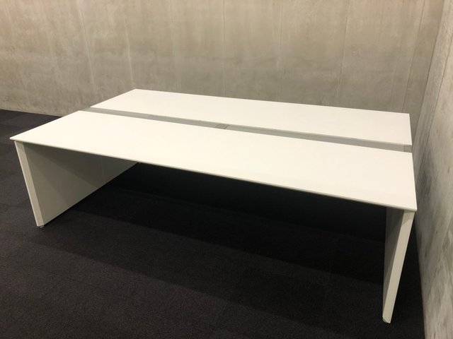 フリーアドレスデスク【推奨使用人数4名】