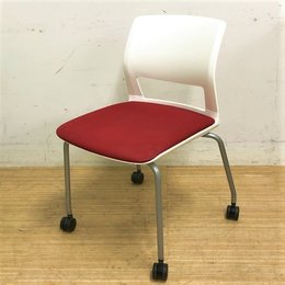 キャスター付きのスタッキング会議チェア　明るいレッド色　コクヨ
