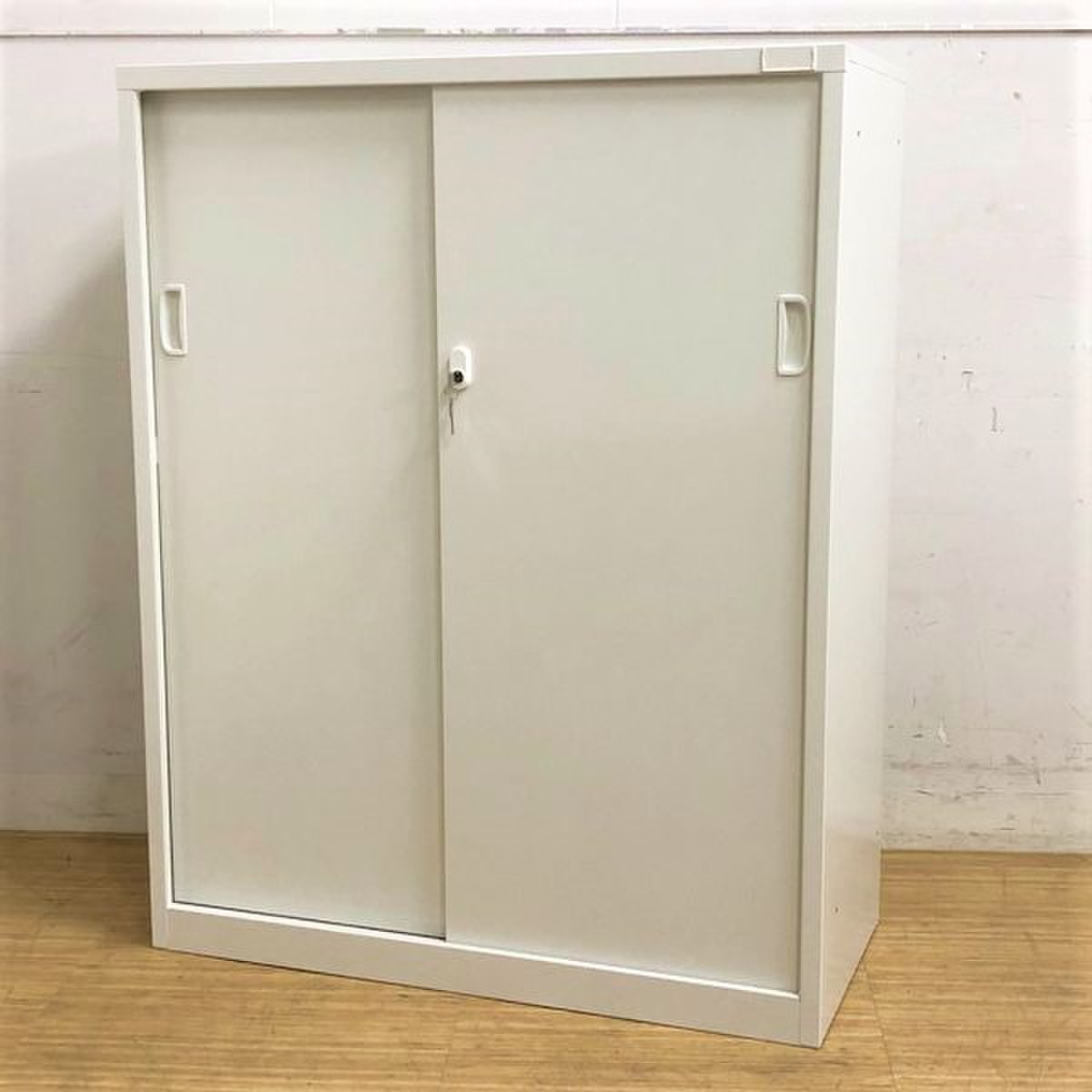 【新品】昨今オフィスに必須の鍵付き書庫｜省スペース向け引き戸書庫【大量注文可能】【鍵2本付き】【ホワイト】【オフィス家具】
                        ANW
                                    新品
            