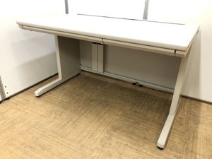 【在庫入替品】【事務員に最適サイズの幅1200㎜】スタンダードな平机