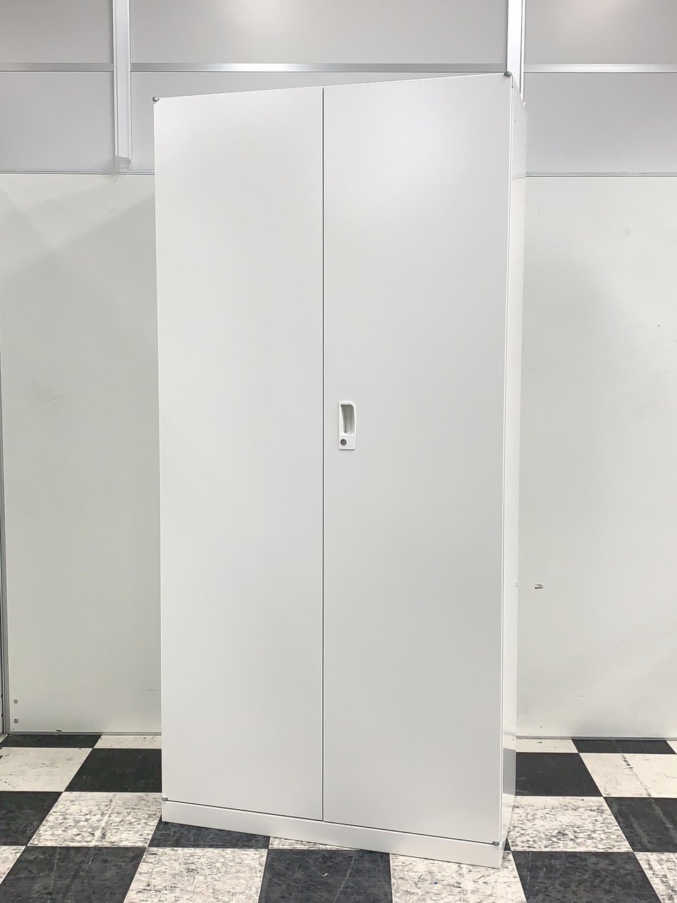 【開封のみの未使用品】入荷の少ない5段仕様のハイキャビネット【高さ1850㎜】
                        ＡＮ
                                    新古品
            