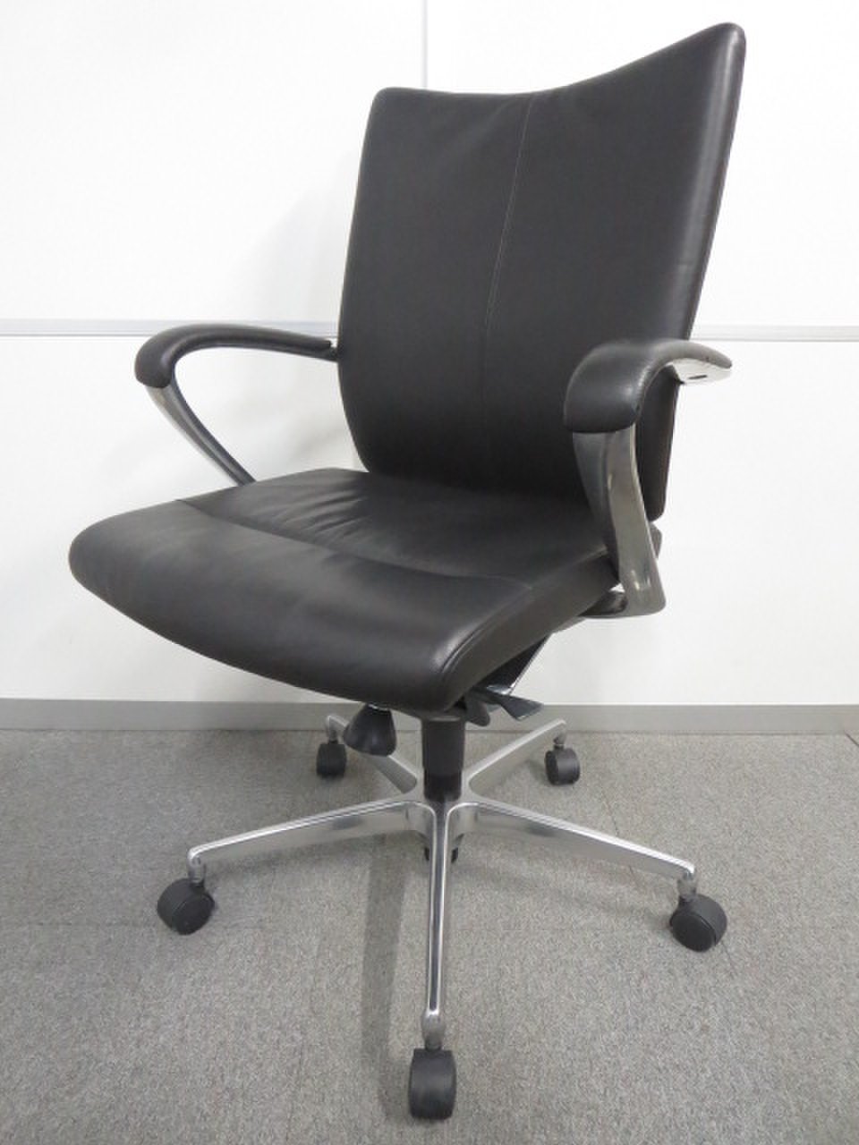 【ハイグレードなデザイン】■イトーキ製　プレクサスチェア　高級革張り　ブラック【エグゼクティブ】
                        プレクサス 
                                    中古
            