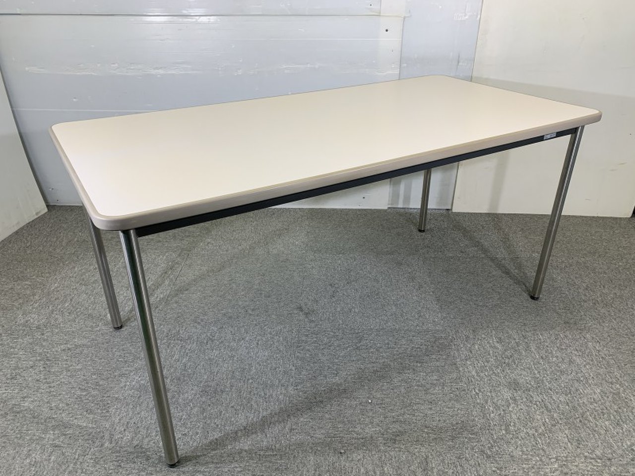 【万能型テーブル入荷！】
多様で役に立つ１本です！
280898TX
                        その他シリーズ
                                    中古
            