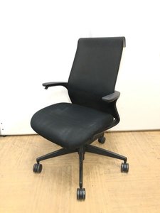 【在庫入替品】【テレワーク(在宅ワーク・リモートワーク)にオススメ】通気性の高い肘付きオフィスチェア【肘掛けのレバーで高さ調整可能】