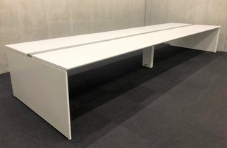 【効率の良いオフィス空間に！】■オカムラ製　フリーアドレスデスク　ホワイト　W4800mmタイプ【8名用としてオススメ！】