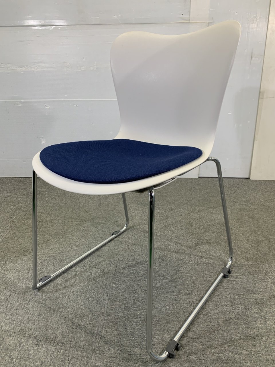 【ウチダ/UCHIDA】スタッキングチェア/ML-300
                        ML-300 
                                    中古
            