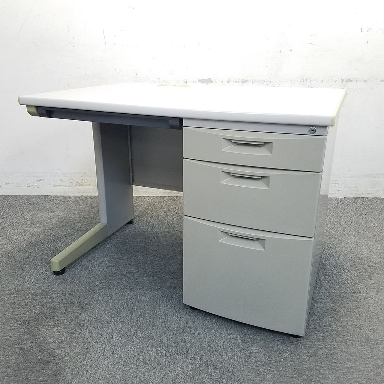 【9台入荷】定番の片袖デスク入荷！中古　オフィスデスク　机　事務机
                        CZ 
                                    中古
            