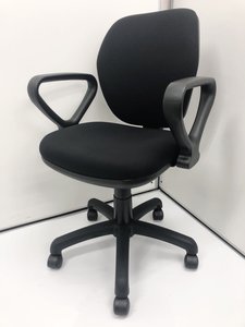 【新品です！肘付き！】ロットで揃ってます【3D座面がお尻にフィット！】