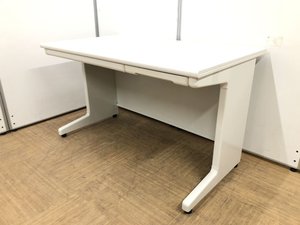 【在庫入替品】【定番サイズ】幅1200㎜で事務員様にピッタリの平机【明るいホワイトで事務所も明るく】