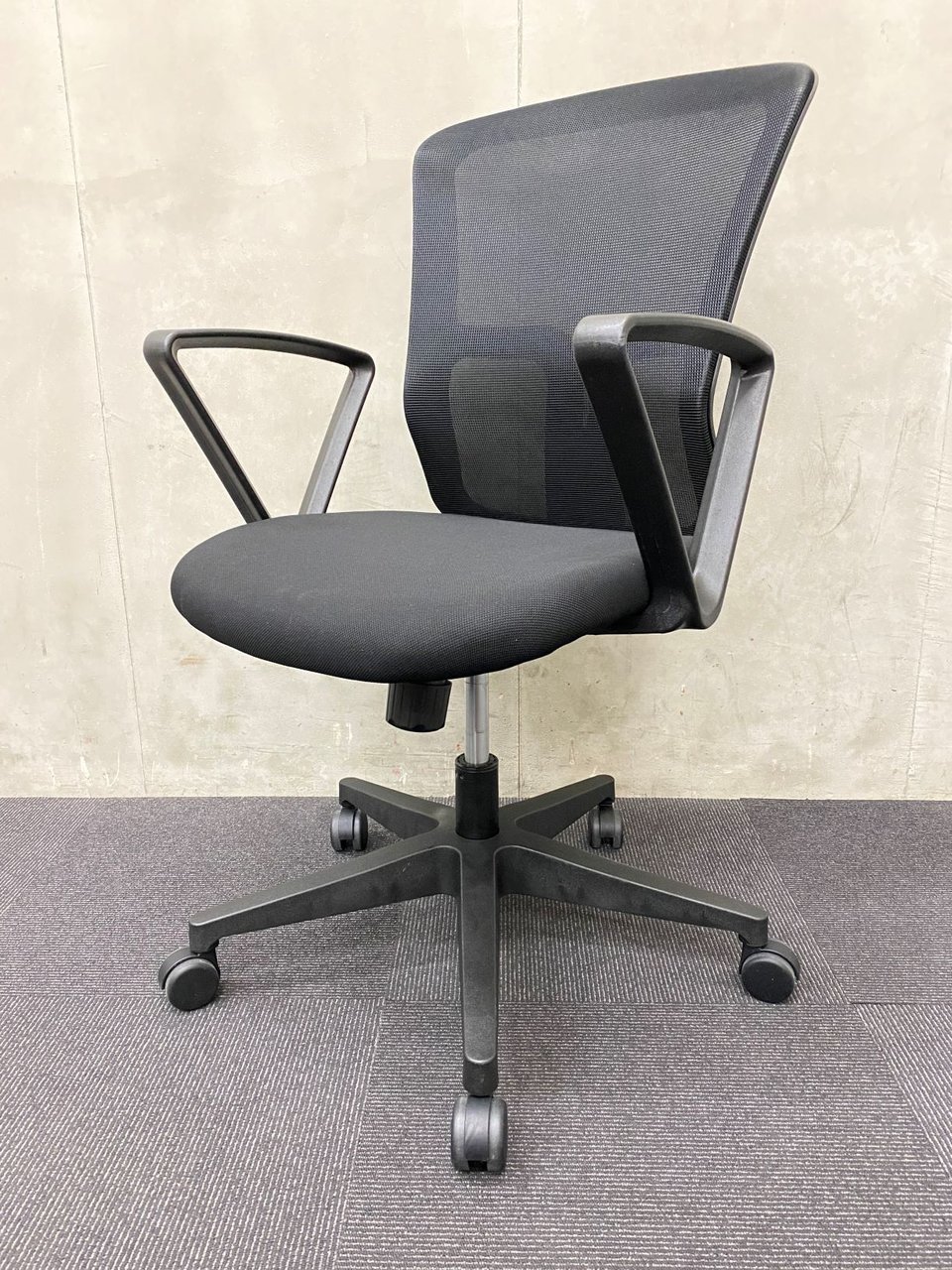 倉庫在庫品【メッシュ生地の新品オフィスチェアが揃います！】数量限定大特価！θ
                        GSMシリーズ 
                                    新品
            