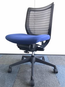 【蒸れにくい樹脂メッシュ】コンパクトなローバック！