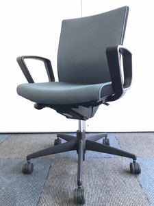 【新品定価10万円以上！】【腰痛の方におすすめ】エアランバーサポート搭載！【最終値下げ】