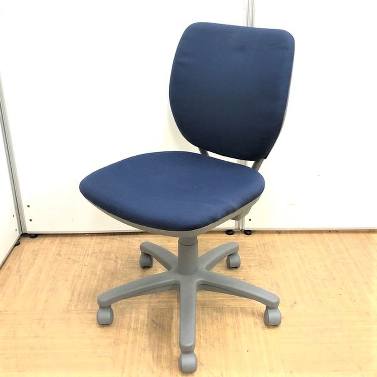 【在庫入替品】【訳アリ】【価格重視の方は必見】ローコストチェア【へたり有】
                        ヴィラージュ 
                                    中古
            