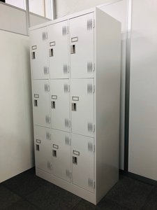【在庫一掃セール！】常に品薄の9人用ロッカーの新古品が緊急入荷！