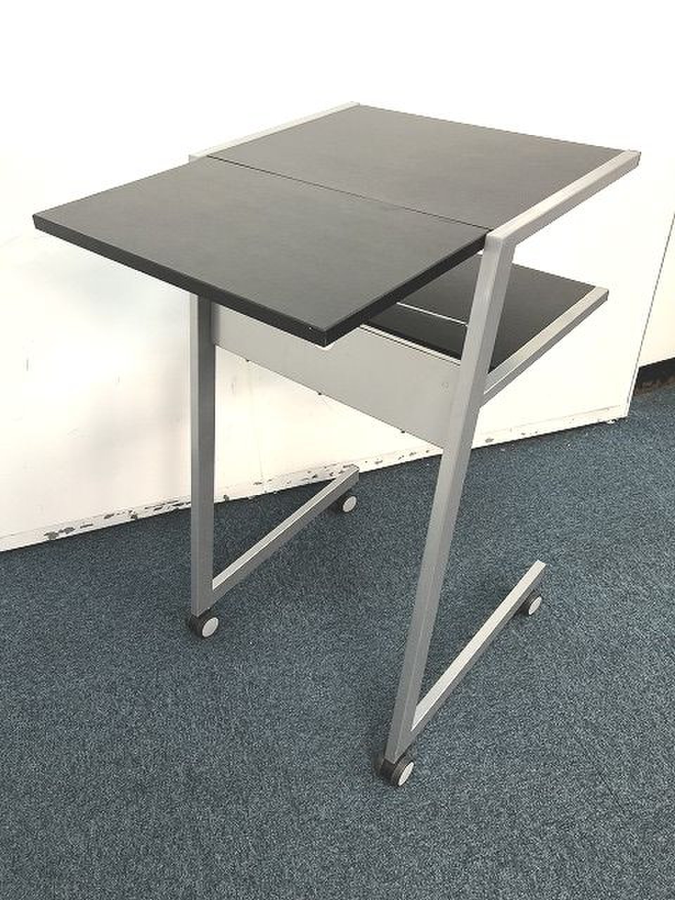 【プロジェクター台の入荷です！！】
                        その他シリーズ
                                    中古
            