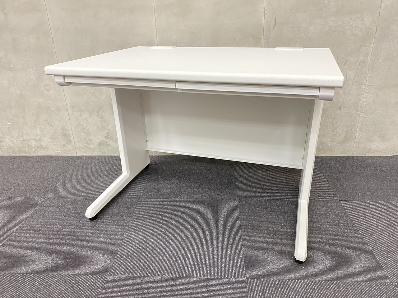 平デスク
                        その他シリーズ
                                    新品
            