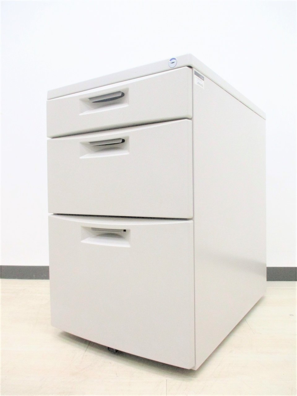 大人気のホワイト3段ワゴン/イトーキ製の人気オフィス家具・収納能力抜群！！
                        CZ 
                                    中古
            