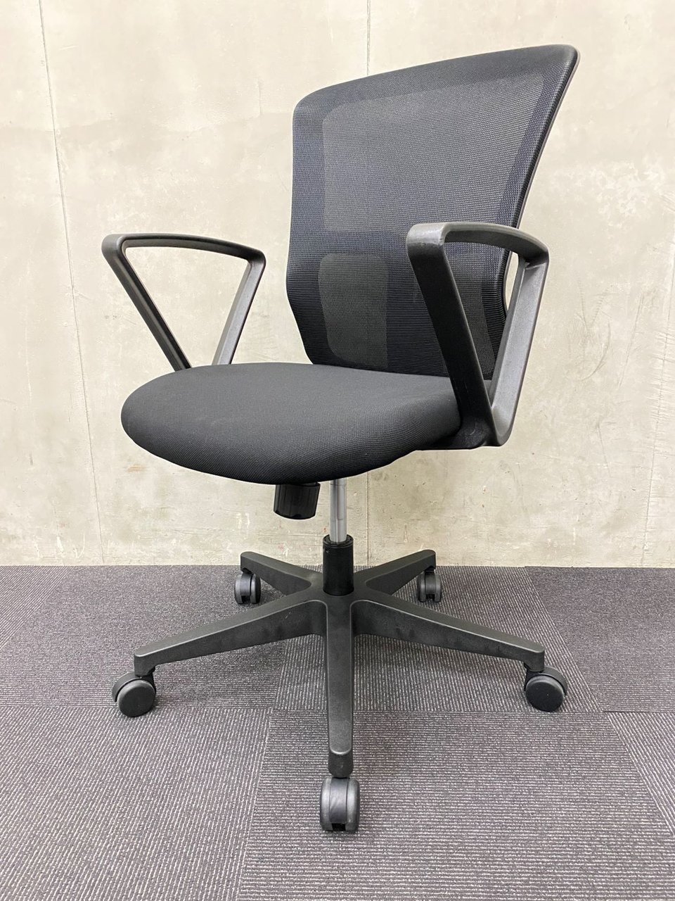 新品/オフィス用チェア/肘付/サークル肘【美品】【メッシュチェア】ブラック
                        GSMシリーズ 
                                    新品
            