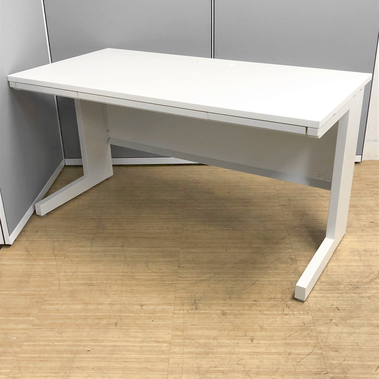 【オフィスワークにお勧め】内田洋行製/スカエナ/ホワイト色
                        スカエナ デスク 
                                    中古
            